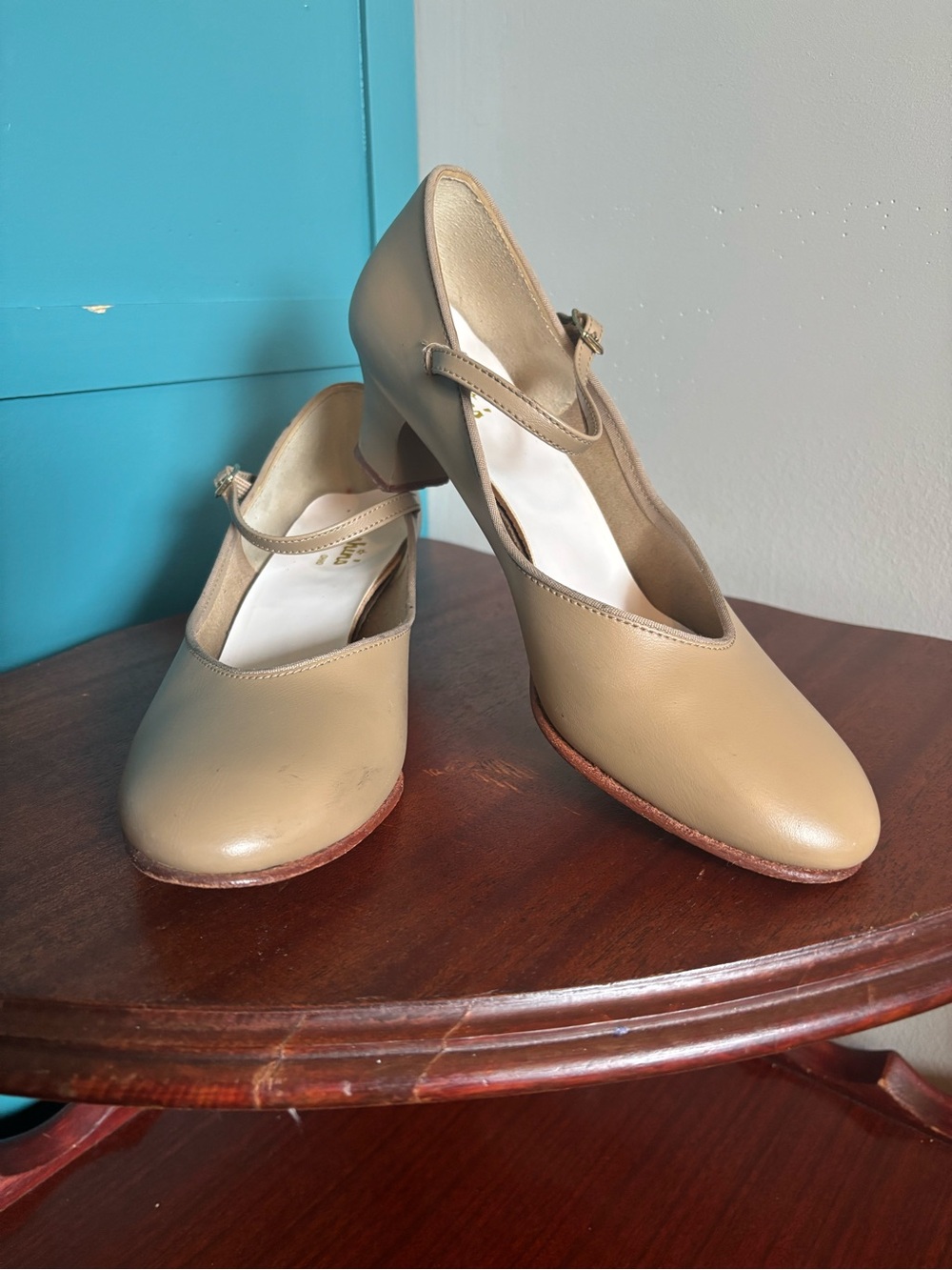 Loshins tap dancing shoes in a Mary Jane style Leather Sole Size 10 M